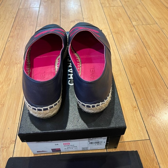 100% Authentic Chanel Women's size 38 / 8 Navy Espadrilles- with Box - Picture 2 of 7